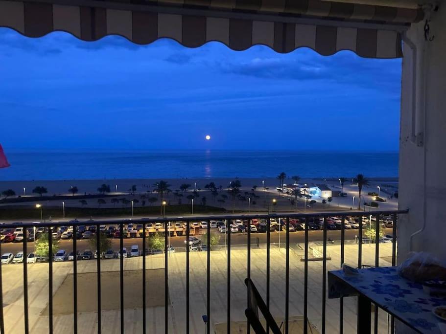 Vistas Frontales Al Mar Lägenhet Empuriabrava Exteriör bild