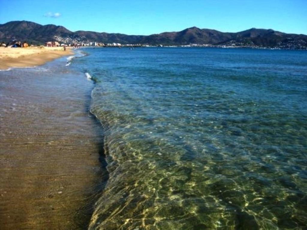 Vistas Frontales Al Mar Lägenhet Empuriabrava Exteriör bild